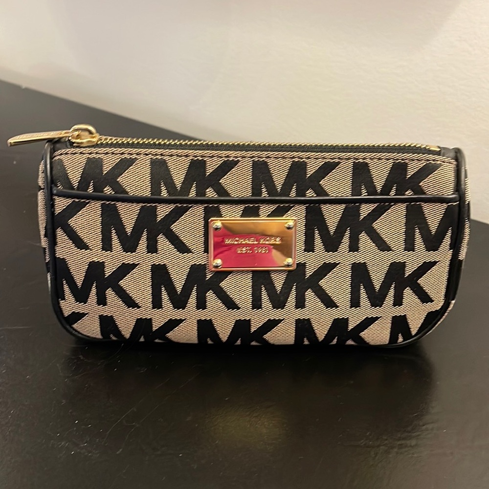 Michael Kors pouch